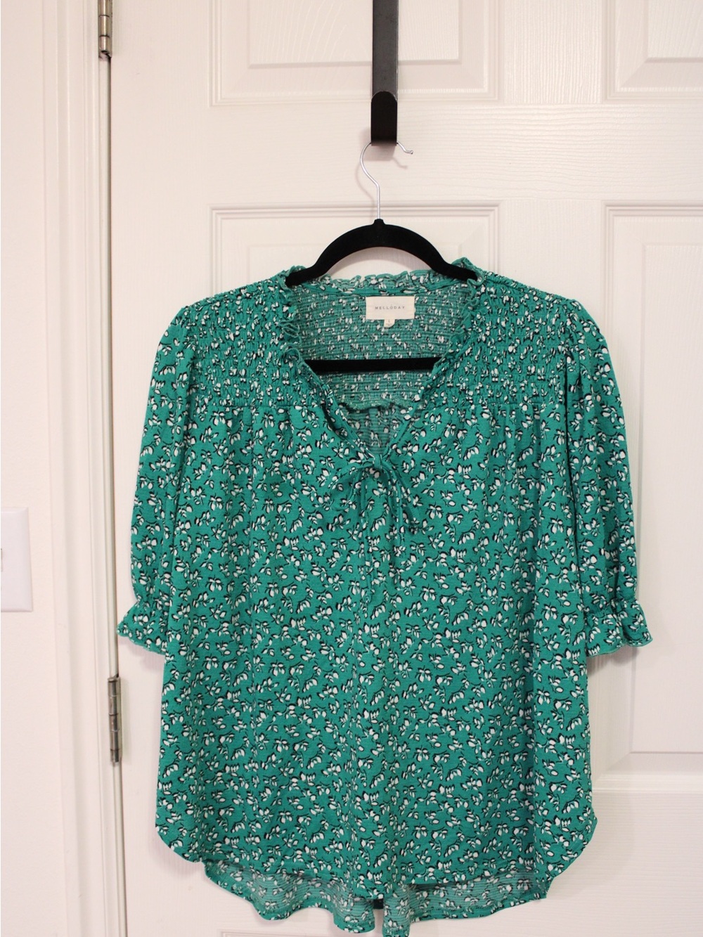 MELLODAY Green Floral Tie-Neck Blouse